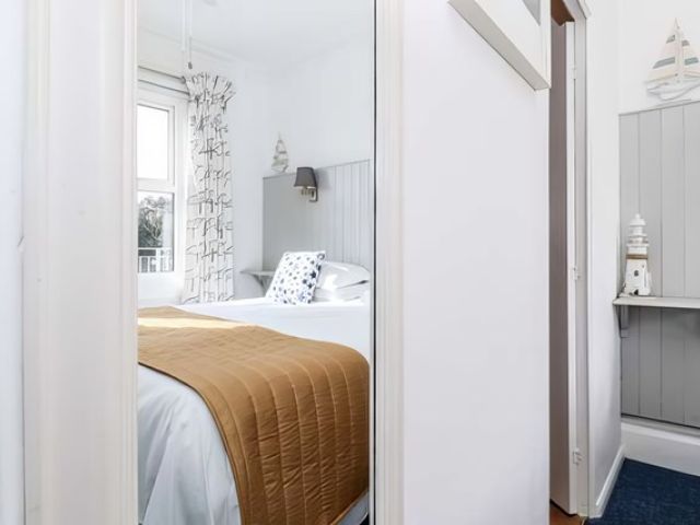 images/rooms/gallerys/room-3/room-3-15-kireth-ai.jpeg