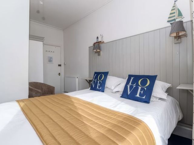 images/rooms/gallerys/room-3/room-3-3-kireth-ai.jpeg