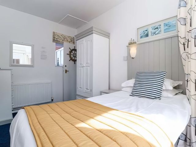images/rooms/gallerys/room-9/room-9-12-kireth-ai.jpeg