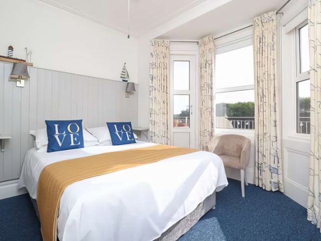 images/rooms/gallerys/room-3/room-3-1-kireth-ai.jpeg
